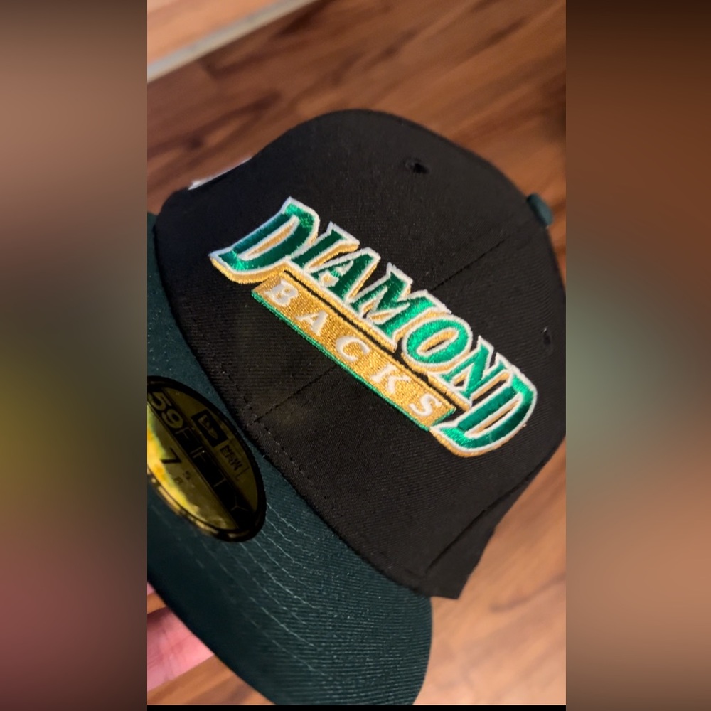 New Era 7 5/8 NWT